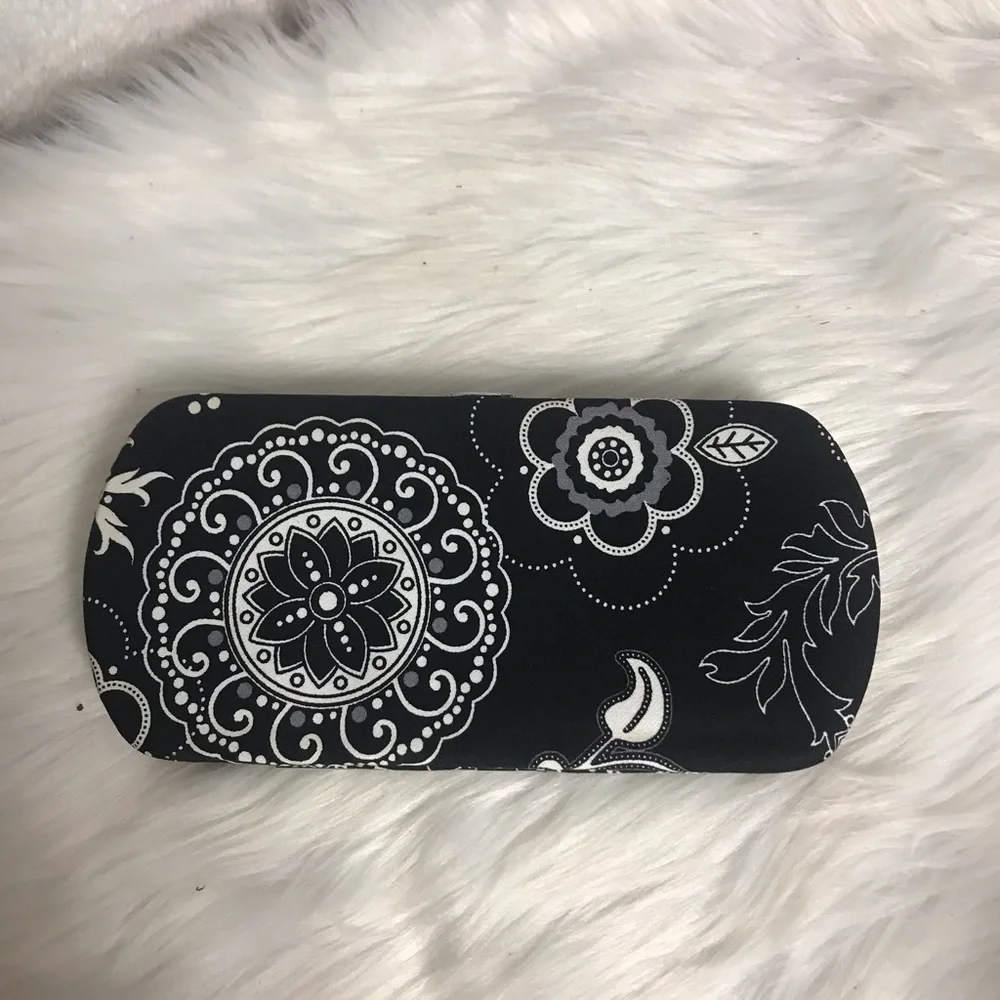 thirty-one Black and White Paisley Wallet